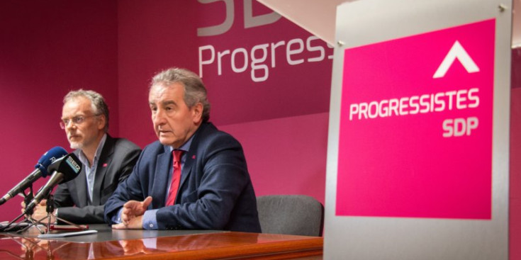 Josep Roig i Jaume Bartumeu atenen als mitjans de comunicació a la seu d'SDP.