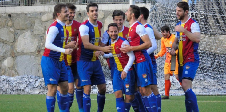 Celebració del gol de Ludo, el cinquè dels tricolors.