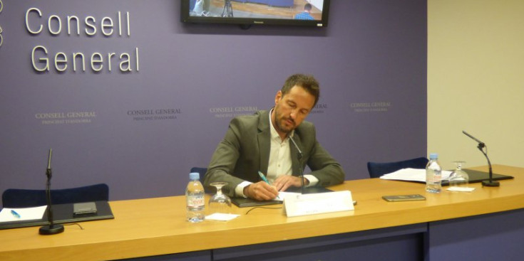 El president del PS Pere López durant la roda de premsa.