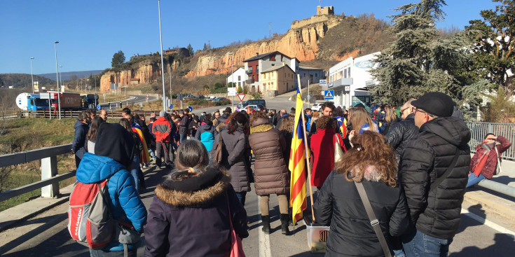 33 Manifestants tallen la N-260 a la Seu d’Urgell.