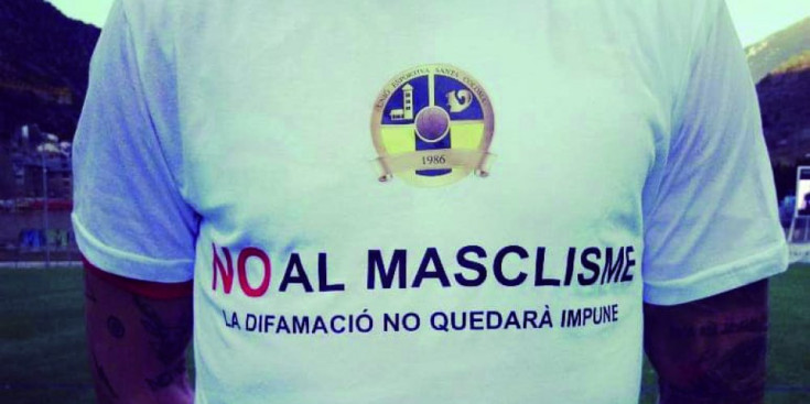 La samarreta que van lluir els jugadors de la UE Santa Coloma, ahir.