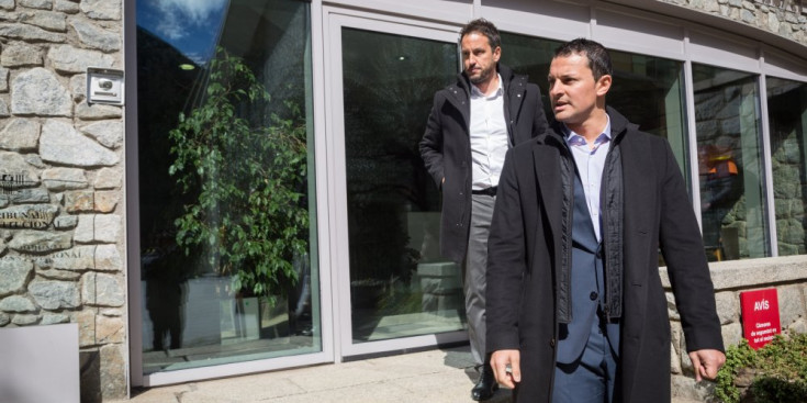 Pere López i Jordi Gallardo surten de la seu del Tribunal Constitucional després d’entrar el recurs, ahir.