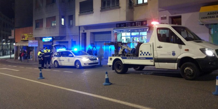 Efectius de la Policia en el lloc dels fets, dimarts.