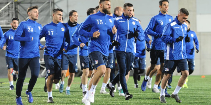 La selecció entrena a l’Estadi Nacional abans de rebre a Islàndia en el primer partit de la fase classificatòria per a l’Eurocopa 2020, ahir.