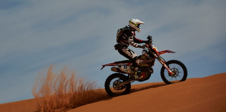 Margot Llobera navega pel desert de Marroc en el Merzouga Rally, ahir.