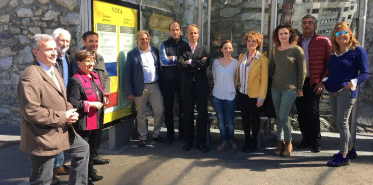La formació d’Andorra Sobirana el primer dia de campanya electoral.