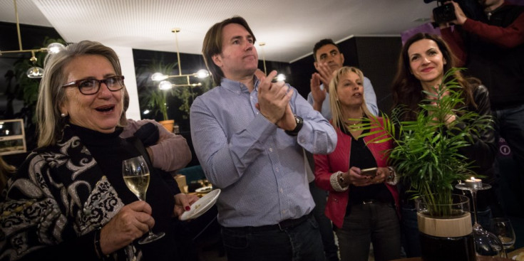 Carles Naudi celebra els resultats electorals.