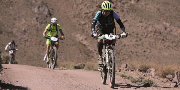 El ciclista andorrà Ramón Aranda participa en la darrera edició de la Garmin Titan Desert.