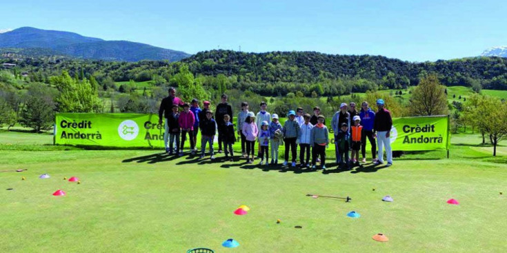 Els participants a l’Escola de Golf, a Aravell.