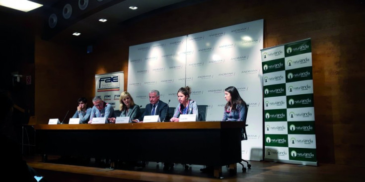 Irineu Esteve, Joan Erola, Anna Olsina, Josep Maria Cabanes, Laura Orgué i Carola Vila, ahir.