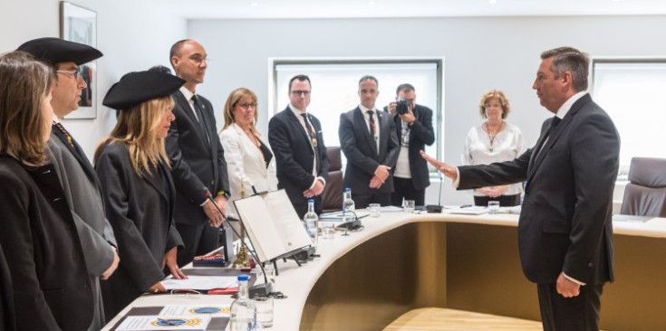 Areny jura el càrrec com a conseller del Comú d’Andorra la Vella, ahir.