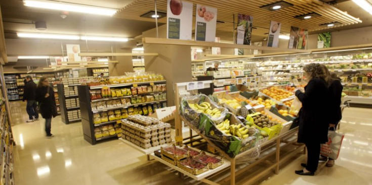 Zona de fruites i verdures d’un supermercat.