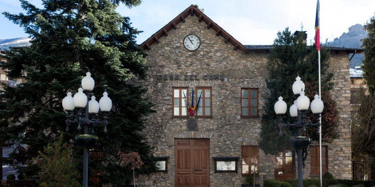 Vista de la façana de Casa Comuna de Sant Julià de Lòria.