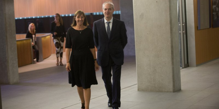 L’exministra de Funció Pública i ara ambaixadora a França, Eva Descarrega, al costat de l’exministre de Salut i nou ambaixador al Vaticà, Carles Álvarez.