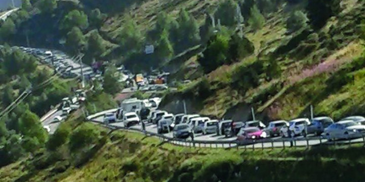 Cues de fins a 10 quilòmetres per accedir a Andorra des de l’Hospitalet.