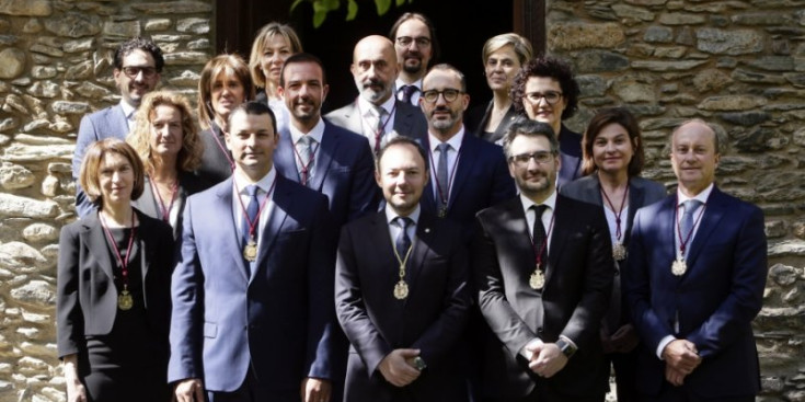 El cap de Govern i els ministres el dia del jurament del càrrec.