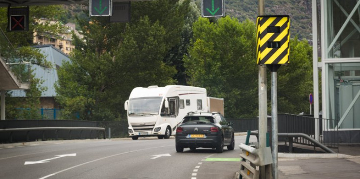 El radar davant de l’Estadi Comunal, instal·lat aquest estiu.