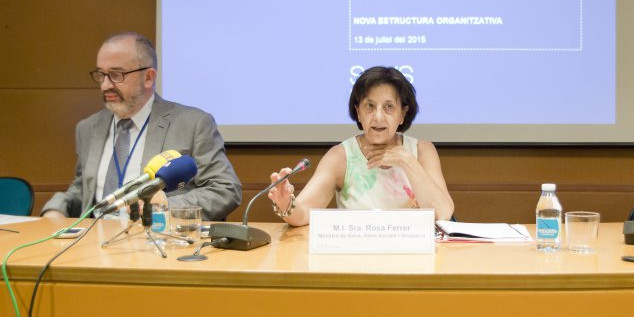 El director general del SAAS, Lluís Burgués, i la ministra de Salut, Rosa Ferrer, durant la presentació d’ahir.