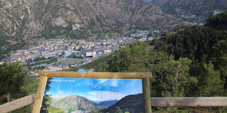 Andorra la Vella des del mirador del Bosc Negre.