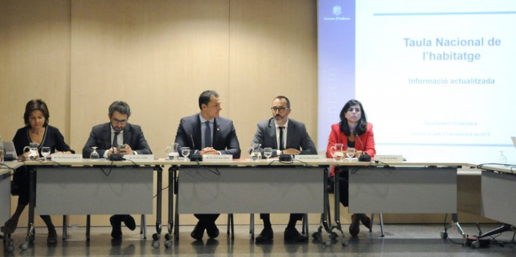 Filloy, acompanyat pels ministres Jordi Gallardo, Eric Jover i Verònica Canals, a la reunió d’ahir.