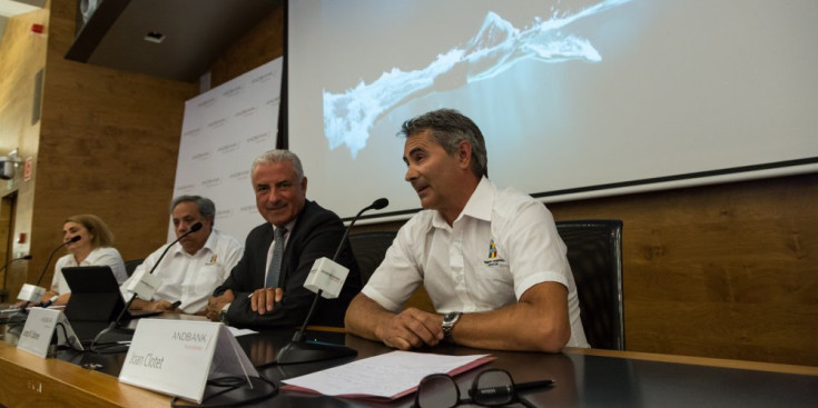 Natàlia Meca, Xavier Torrallardona, Josep M. Cabanes i Joan Clotet a la seu d’Andbank, ahir.