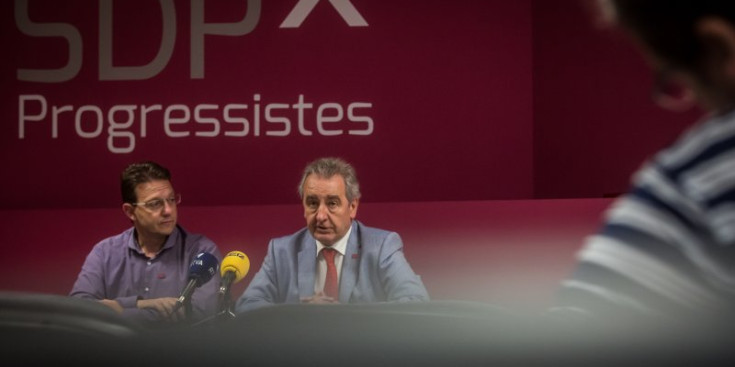 Josep Lluís Donsión i Jaume Bartumeu durant la roda de premsa.