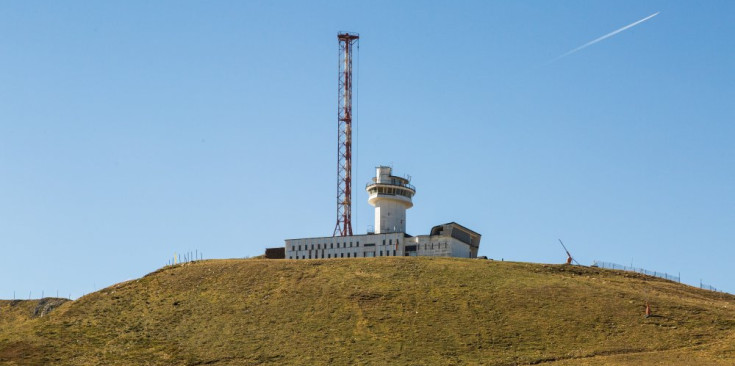 L’edifici que acollia les instal·lacions de Sud Radio al cap del port d’Envalira.