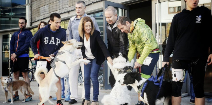 La ministra Sílvia Calvó inaugura la primera Fira Animalista d’Andorra.