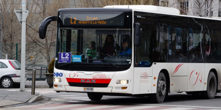 Un autobús de la L2.