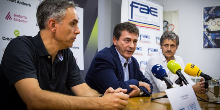 David Hidalgo, Josep Pintat i Carles Visa a la seu de la FAE, ahir.