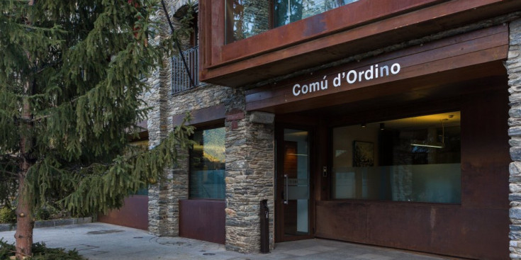 La façana principal del Comú d'Ordino.