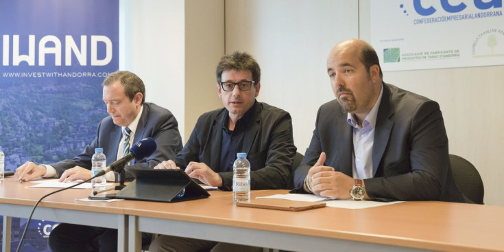 Pere Augé, Xavier Altimir i Gorka Aixàs, ahir en la presentació de la col·laboració entre el BCA i CEA.