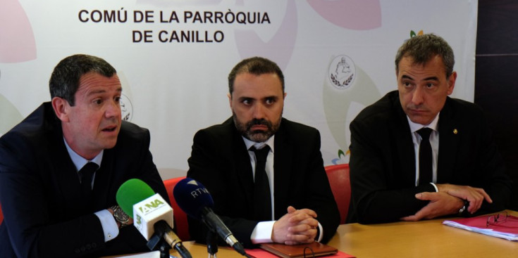 El conseller de Finances, Marc Casal (al centre), en una roda de premsa anterior.