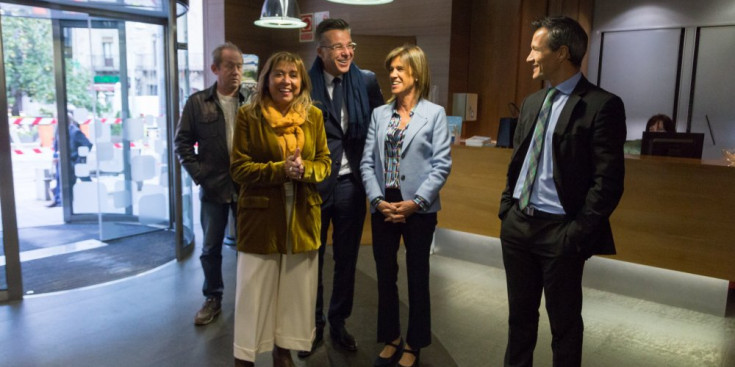 Marsol i Astrié amb els presentadors de la candidatura, Marc Pons i Ester Vilarrubla, i el representant d’SDP, Delfí Roca.