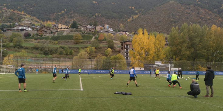 Entrenament de l’FC Andorra a Encamp, ahir.