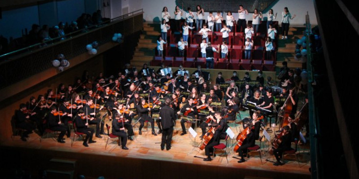 Segona part del concert de Santa Cecília amb la incorporació de la percussió corporal, una gran novetat.