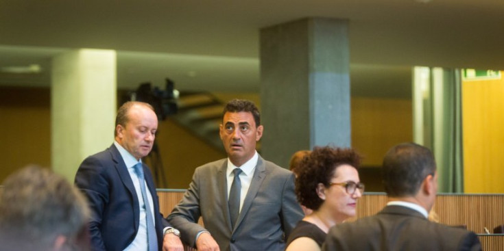 Raul Ferré amb el ministre de Justícia i Interior, Josep Maria Rossell.