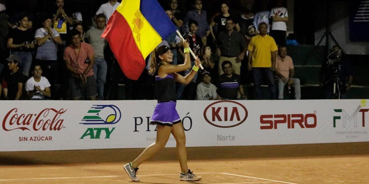 Vicky Jiménez, amb la tricolor.