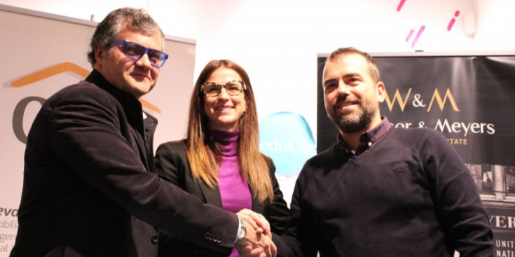Guillermo Cervera, Sílvia Riva i Ferran Naudi durant la presentació.