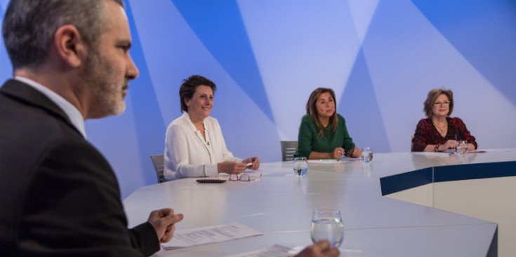 Les tres candidates per a Andorra la Vella en el debat televisiu.