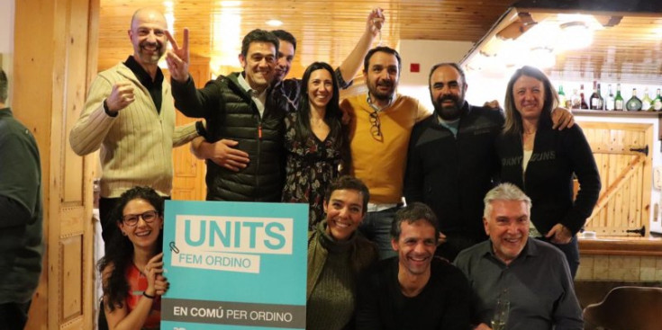 33 Els components d’En Comú per Ordino celebren la victòria a les eleccions comunals.