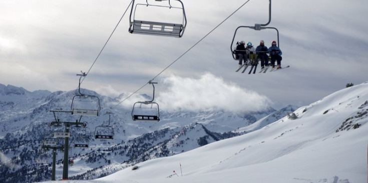 Usuaris gaudint de les estacions d’esquí.