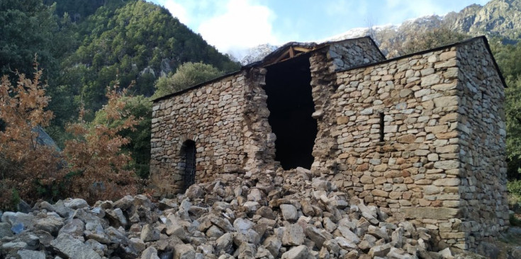 L’església de Sant Vicenç d’Enclar després de l’esfondrament.