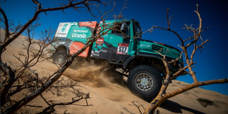 Albert Llovera competeix durant la primera etapa del Dakar.