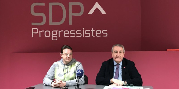 D’esquerra a dreta: Josep Lluís Donsión i Jaume Bartumeu, ahir.