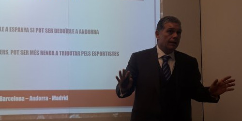 Sergio Torres durant la conferència sobre fiscalitat d'esportistes d'elit a ACTUA!