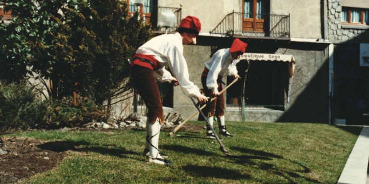 Els dallaires durant la representació de l’Ossa del 1988.