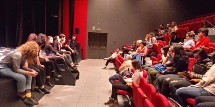 Els actors intercanvien experiències amb els estudiants del Lycée.