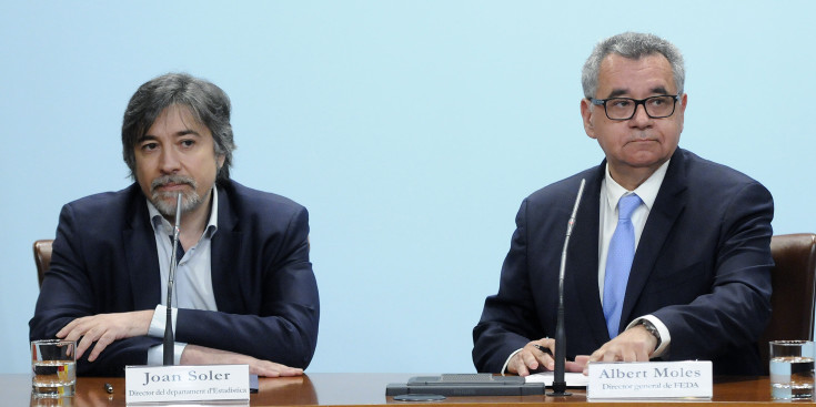 El director del Departament d’Estadística, Joan Soler, i el director general de FEDA, Albert Moles, durant la signatura del conveni, ahir.
