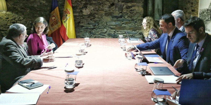 33 Trobada entre el ministre Jordi Gallardo i la ministra Reyes Maroto.